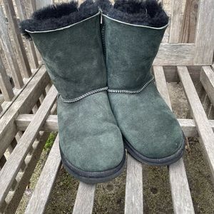 Women’s black Ugg boots booties bows size 6